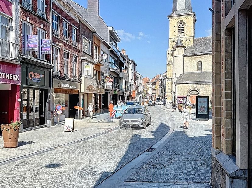 Bent u op zoek naar een handelspand waar wonen en ondernemen perfect gecombineerd kunnen worden? Ontdek dit veelzijdige pand in de Stapelstraat in Sin