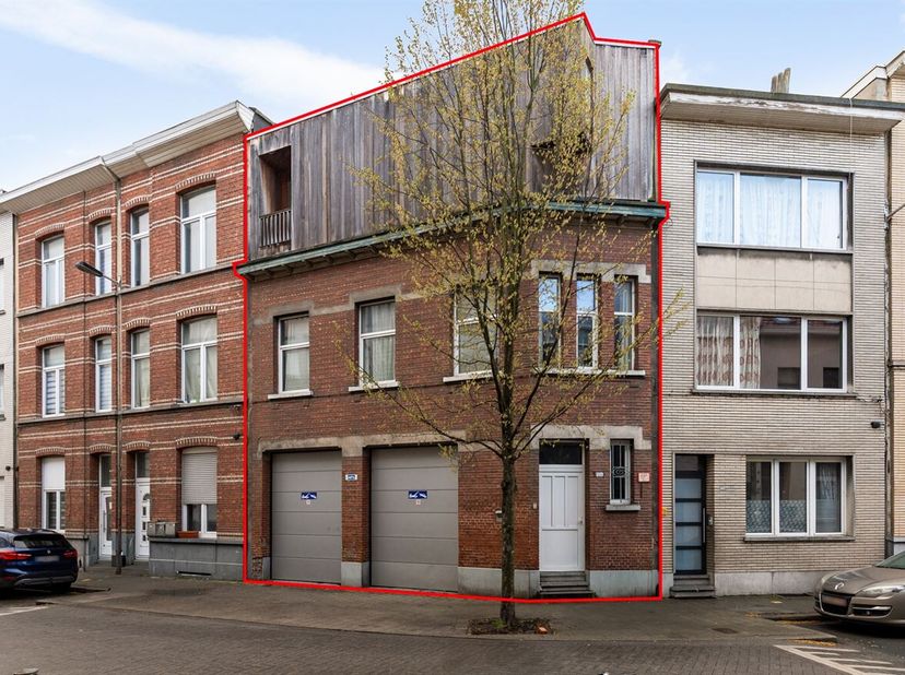 Bel-etage moderne et prêt à l'emploi (168m²) avec 3 chambres à coucher avec terrasse spacieuse (27m²) et 2 garages intérieurs dans un endroit calme à