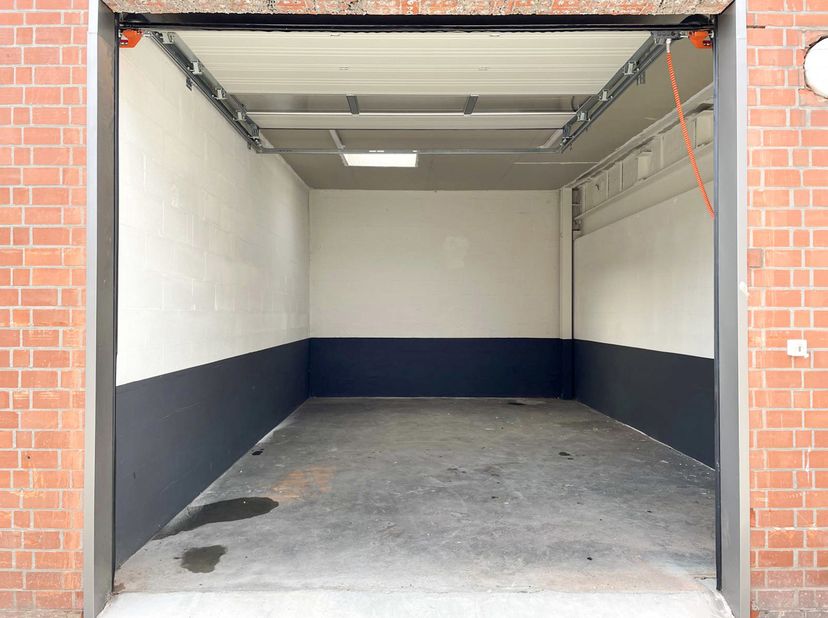 Bedrijfsvastgoed te huur in Izegemsestraat 95 bus 34,
                    8800 Rumbeke