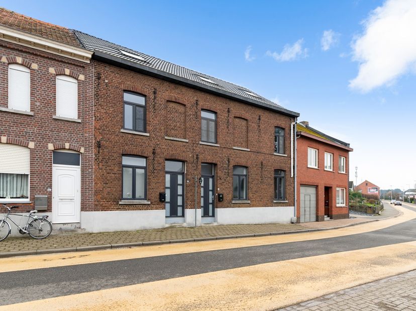 Luxueus gerenoveerde rijwoning met zuidgerichte tuin en garage in Zichem<br />
In het gezellige Zichem, deelgemeente van Scherpenheuvel, bevindt zich