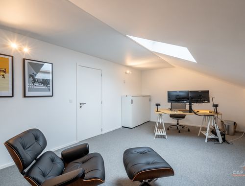                                         Bureaux à louer à Waterloo, € 450
