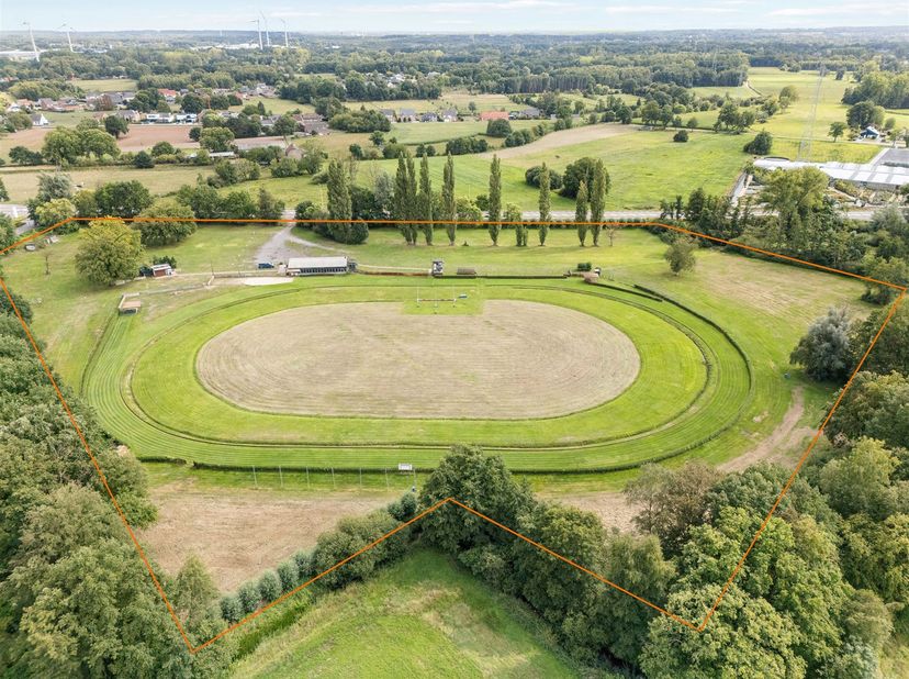 Perceel van circa 6 hectare landschappelijk waardevol agrarisch gebied te Paal.<br />
<br />
Belangrijkste troeven:<br />
- centrale ligging<br />