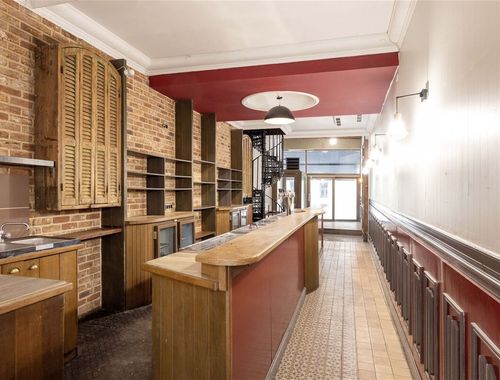                                         Bien commercial avec habitation à vendre à Sint-Truiden, € 390.000
