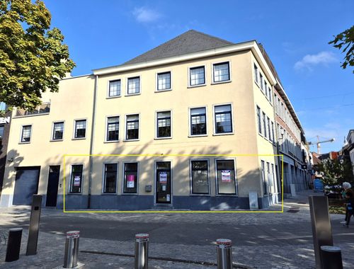                                         Bureaux à louer à Hasselt, € 2.700
