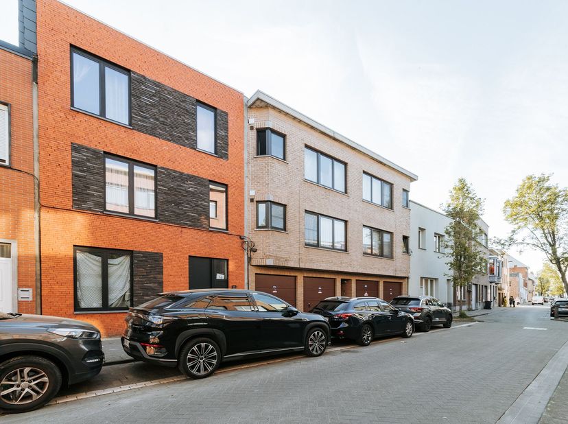 Bezoek mogelijk na aanmaken huurprofiel: https://onid.mijnhuurprofiel.be/property/81d7f73e-fde5-4891-949f-9ea51c7a3693Licht, ruimte en comfort in een