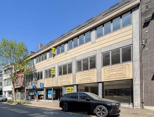                                         Commercieel Gebouw te huur in Oudenaarde, € 1.800
