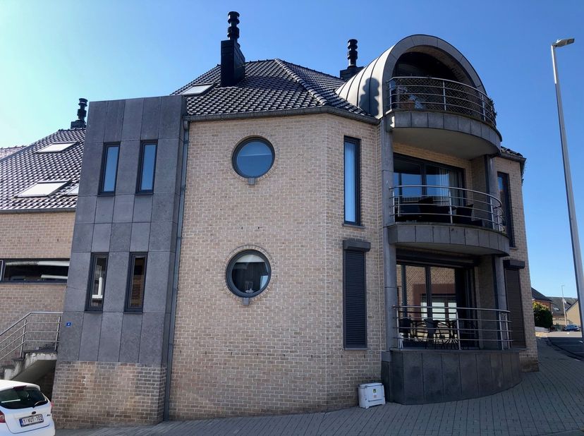 Garage te koop in Heuvelstraat 28,
                    3620 Lanaken