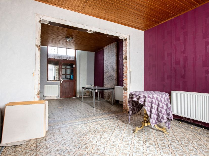 Karaktervol te renoveren herenhuis te koop!<br />
Op zoek naar een uniek renovatieproject met enorm veel potentieel en authentieke charme? <br />
Ge