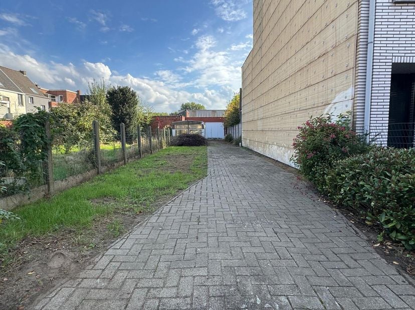 Grond te koop in Lazaretstraat 3,
                    2110 Wijnegem