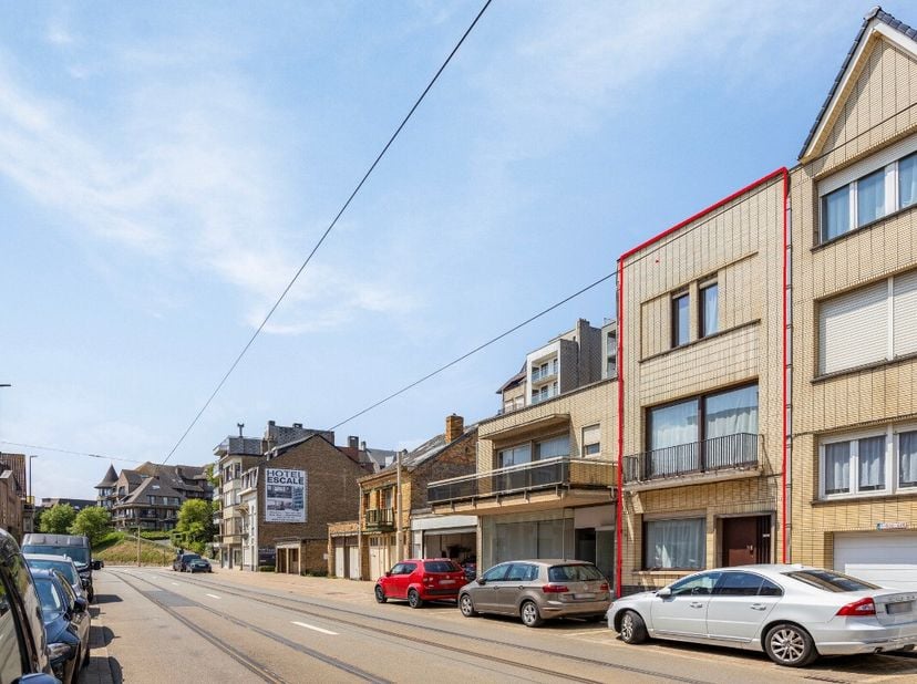 De Panne: Topinvestering op slechts 50 meter van zee! Ontdek dit ruime en veelzijdige gebouw, uitstekend gelegen op slechts 50 meter van de zee en op