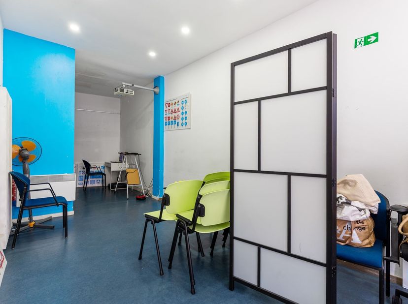 Opbrengsteigendom (200m2) met mogelijkheden<br />
<br />
Ligging: Van Maerlantstraat 3 geniet van een centrale ligging in Antwerpen, met een uitstek