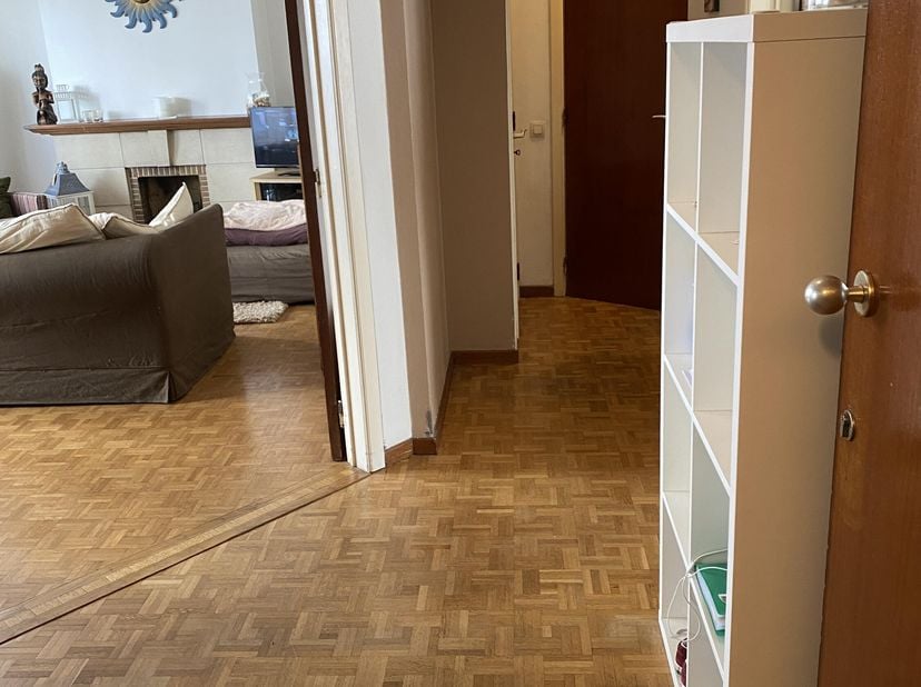Gent,Nieuwenbosstraat 6 ( zijstraat Sint-Annaplein : ideale ligging : nabij centrum,winkels en openbaar vervoer ) Mooi INSTAPKLAAR appartement ( 86 m²