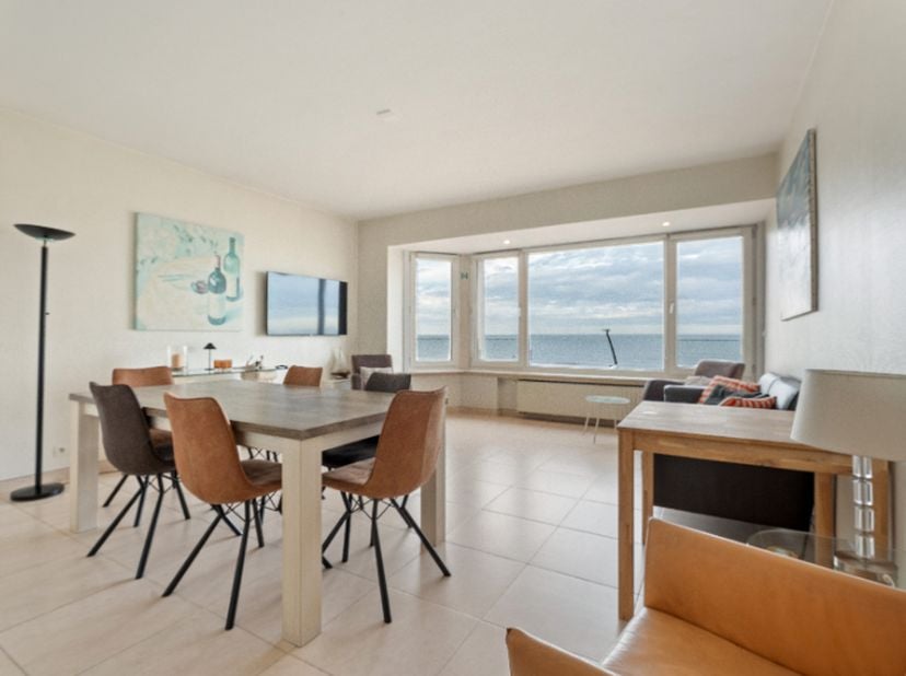 Prachtig appartement op het tweede verdiep met uitzonderlijke gevelbreedte en een schitterend open zeezicht.<br />
Dit lichtrijke appartement geniet v