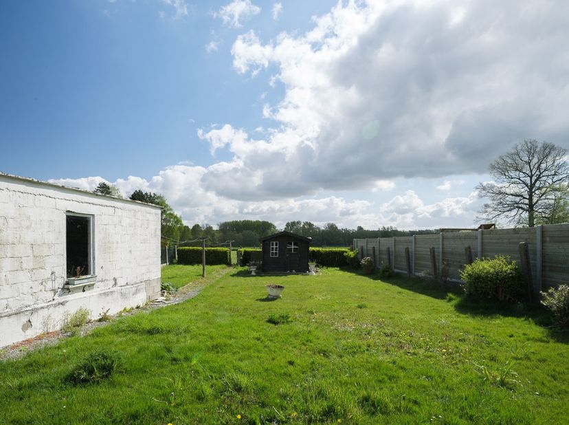 Appelez Sander au 0479355602 pour prendre rendez-vous sur place.<br />
<br />
À Meldert, cette maison mitoyenne solide et à rénover est mise en vente.