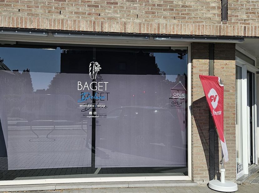 Unieke kans nabij het centrum van Mol - Commerciële Ruimte van 125m2 <br />
<br />
Ontdek deze exclusieve commerciële ruimte nabij het bruisende cen