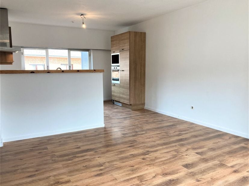 Duplex appartement met 2 slaapkamers en garage<br />
<br />
Ligging:<br />
Dit duplex appartement is centraal gelegen in het centrum van Retie, op