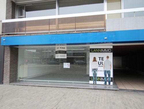                                         Bien commercial à louer à Deinze, € 1.850
