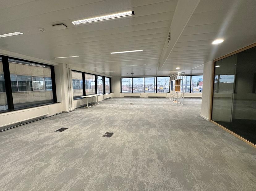 Aan de rand van het Eilandje, staat The Beacon: hét toonaangevende technologie- en businesscentrum voor bedrijven die de toekomst vormgeven. <br />
<b