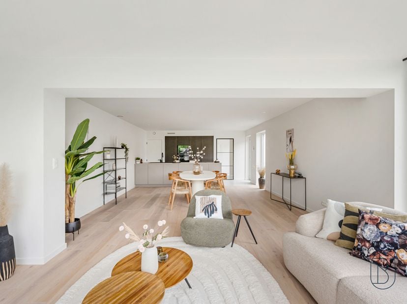 Maison neuve de qualité, idéalement située et finie avec style ! (+ 21 % TVA)<br />
Composition : hall d’entrée avec cage d’escalier, vestiaire et toi