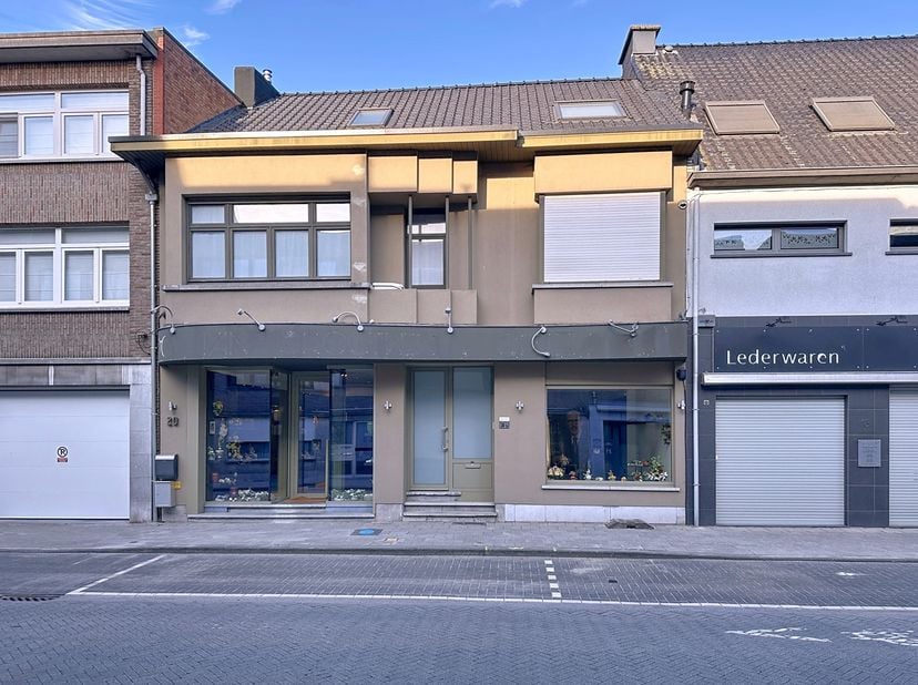 Bien professionnel à vendre
                    à 2630 Aartselaar