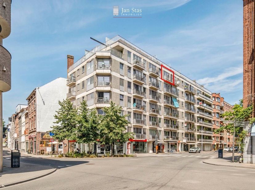 Dit goed gelegen&amp;nbsp;appartement onderging een totaalrenovatie en werd afgewerkt met smaak en kwalitatieve materialen. De functionele indeling en het
