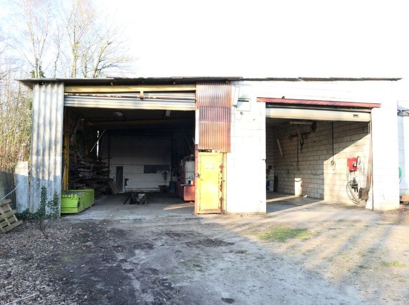 Bien professionnel à louer
                    à 2235 Westmeerbeek