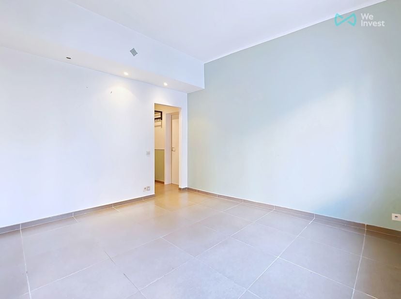 Kleine mede-eigendom zonder kosten, goed bereikbare buurt.<br />
Nieuw: in een kleine mede-eigendom met lage lasten, appartement met één slaapkamer in