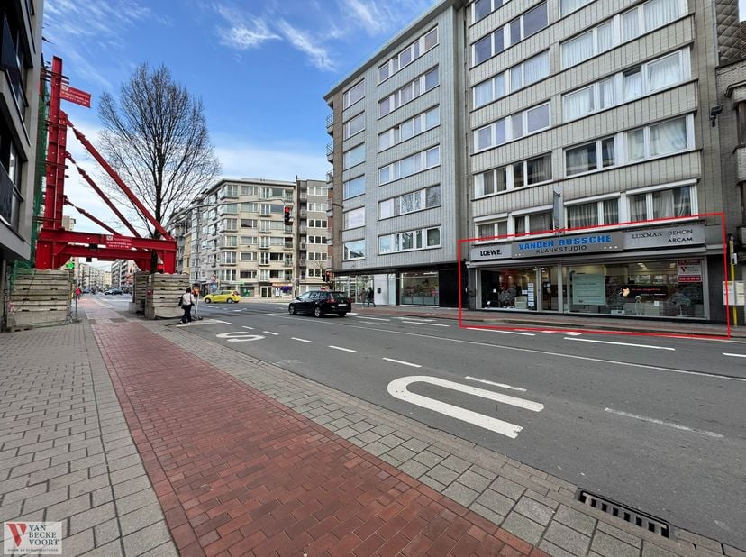 Bedrijfsvastgoed te koop in Torhoutsesteenweg 88 bus C,
                    8400 Oostende