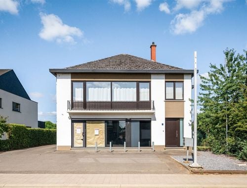                                        Bien commercial avec habitation à vendre à Tielt, € 460.000
