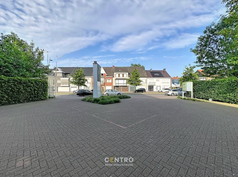 Bien professionnel à louer
                    à 8800 Roeselare