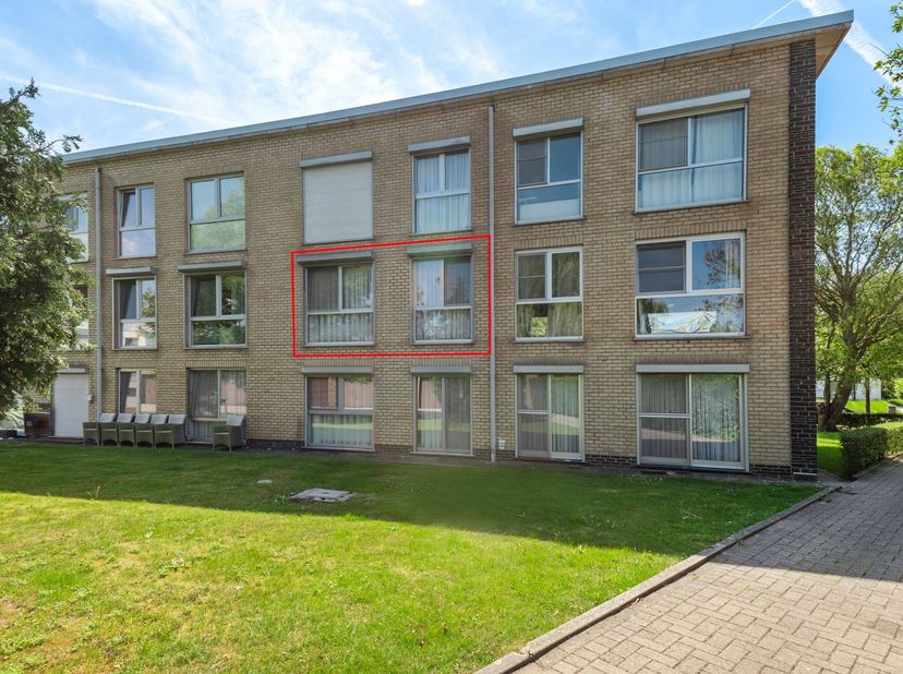 Instapklaar en energiezuinig appartement (75m²) met 2 slaapkamers en garagebox (verplicht bij aan te kopen voor €25.000) op een uitstekende locatie te