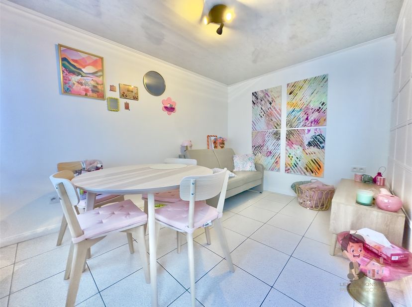 Maison à louer à ,
                    6200 Châtelet