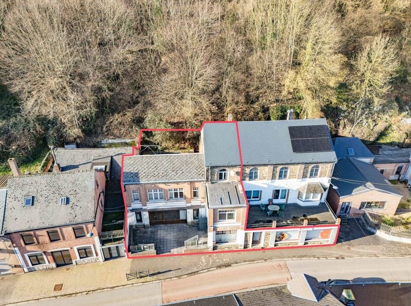 Easyhome Vastgoed nodigt u uit om deze nieuwe opportuniteit te ontdekken, gelegen in Hastière, de parel van de Haute-Meuse!<br />
Dit gebouw biedt tal
