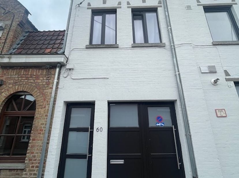 Te huur: instapklare woning in centrum Moorslede (grondig vernieuwd in 2022)<br />
<br />
Op zoek naar een gezellige, moderne woning op een centrale l