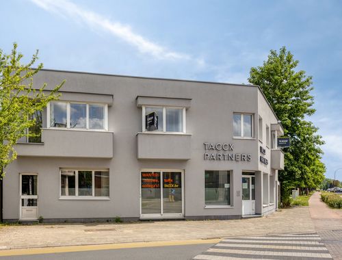                                        Immeuble de bureaux à vendre à Wommelgem, € 475.000
