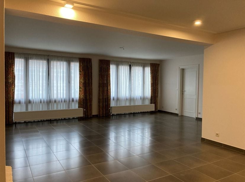 Appartement spacieux au cœur de Herentals<br />
<br />
Situation : L'appartement est situé dans un endroit privilégié, au centre d'Herentals. Toutes