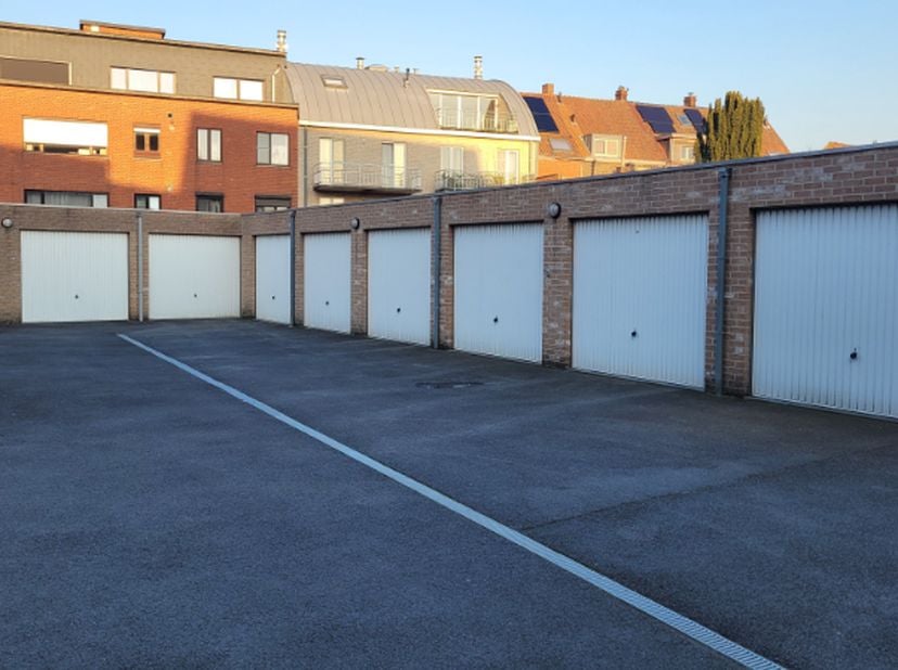 Garage te huur in Beversesteenweg 20,
                    8800 Roeselare
