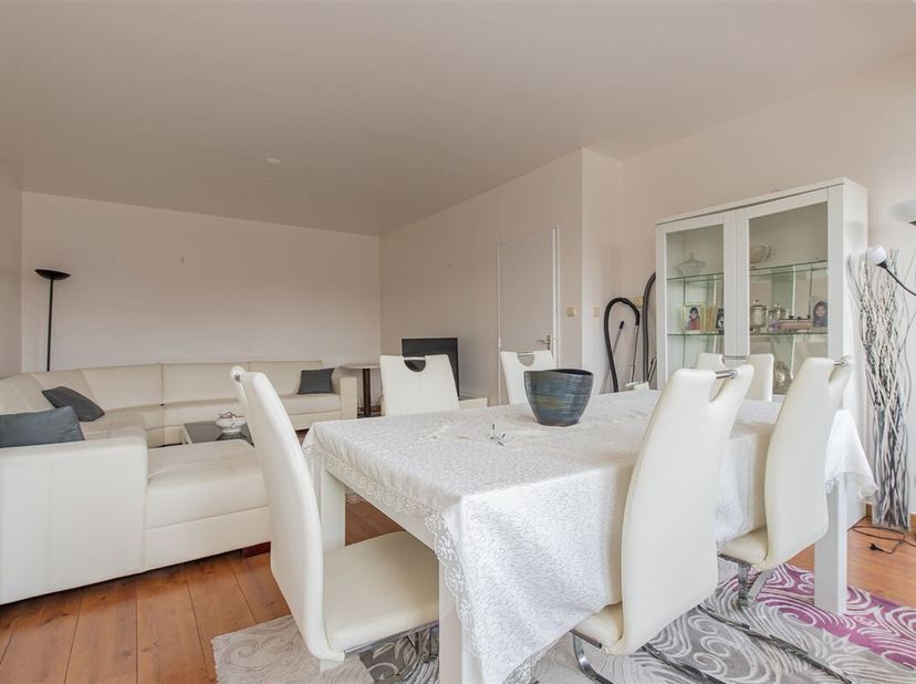 Opportuniteit! 2-slaapkamer appartement met parking nabij Brussel  Ideaal voor starters of investeerders<br />
VMV-Vastgoed stelt u dit lichtrijke app