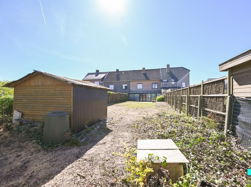 Ontdek deze ruime, te renoveren ééngezinswoning met vier volwaardige slaapkamers en inpandige garage gelegen op een perceel van 450 m².&amp;nbsp;De woning