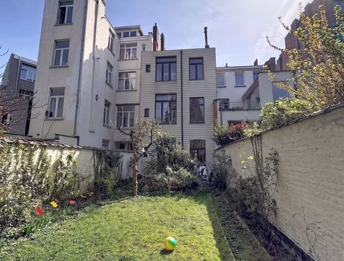                                         Appartementsgebouw te koop in Etterbeek, € 785.000
