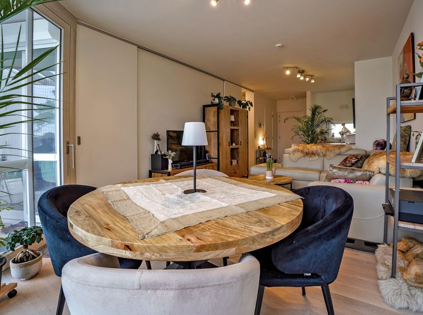 Pal in het centrum van Oostduinkerke-Dorp vindt u dit luxueus appartement / service flat (67m²) met 1 slaapkamer. Dit prachtige complex is gelegen vla