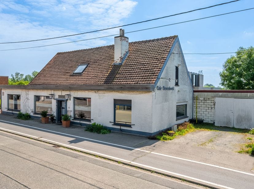 TE KOOP IN LOCHRISTI - ZAFFELARE<br />
Deze woning heeft een mooie geschiedenis waarvan delen nog zichtbaar en voelbaar zijn binnenin.<br />
Van zodra