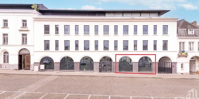 Bien professionnel à vendre à Place Reine Astrid 5-7, 7500 Tournai