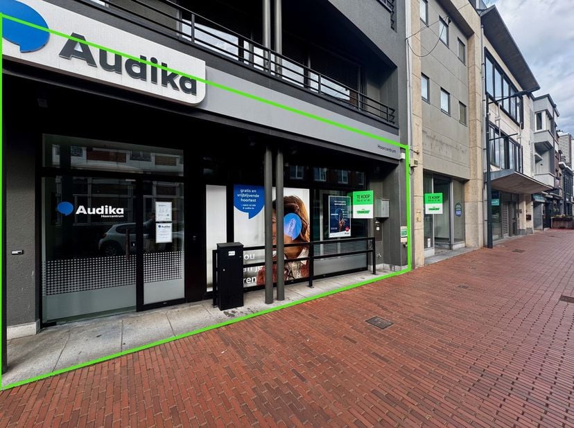Bien professionnel à vendre à Roeselaarsestraat 64,
                    8870 Izegem