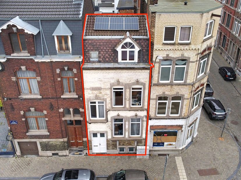 JNP Immobilier vous propose cette maison de colocation idéalement située face à la gare des Guillemins à Liège, d’une superficie de 150 m².<br />
Béné
