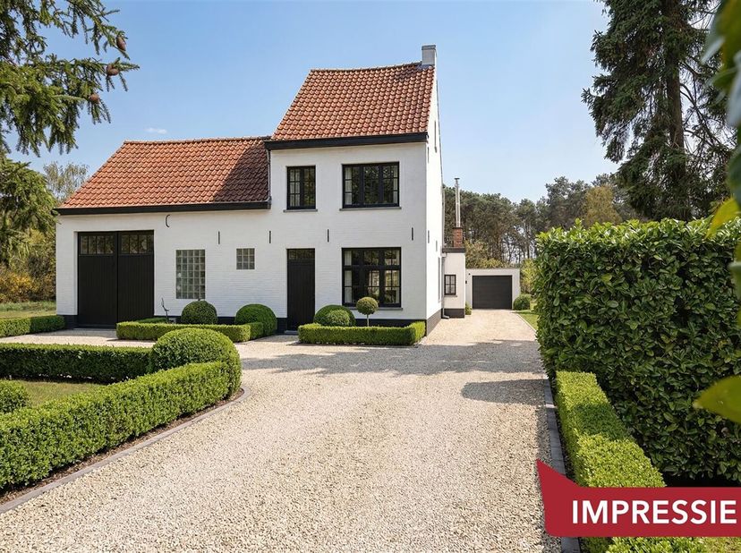 Vrijstaande renovatiewoning op een landelijke ligging in Tremelo, met 3 slaapkamers, garage, bijgebouw en een ruime grondcomponent. De woning bevindt