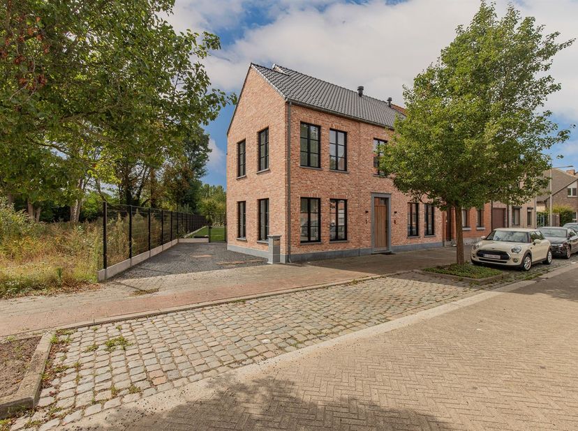 Huis te koop in Rijweg 1,
                    2870 Puurs