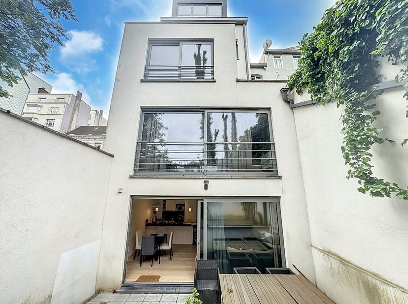 Appartement te koop
                    in 1050 Elsene
