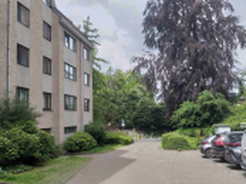 Ruim 3-kamer appartement van 140 m² op de 3e verdieping in een rustig gebouw in Oudergem.<br />
✔ Lichte woonkamer (42 m²)<br />
✔ 3 slaapkamers (20 /