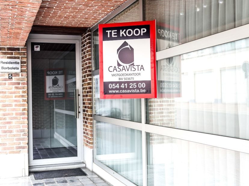 AANGENAME STUDIO CENTRAAL GELEGEN. Deze studio van ruim 60m2 is gelegen aan de rand van het handelscentrum van Geraardsbergen, op wandelafstand van zi